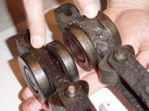 Instructions for cleaning chains with excessive carbon build up